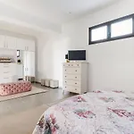 Con Piscina En 公寓 蒂亚斯