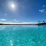 Con Piscina En 公寓