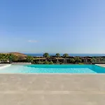 Apartamento Con Piscina En *