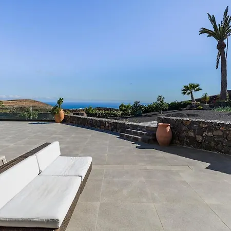 Con Piscina En * Tías