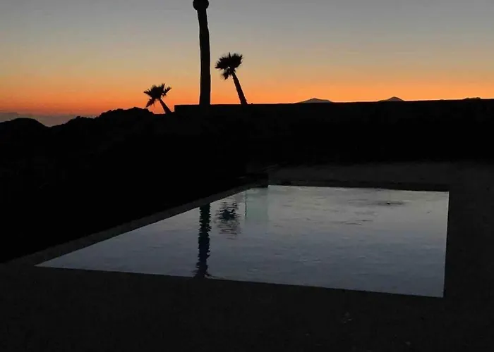 Con Piscina En * Tías