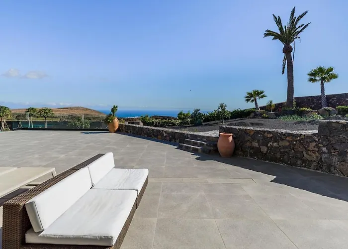 Con Piscina En * Tías