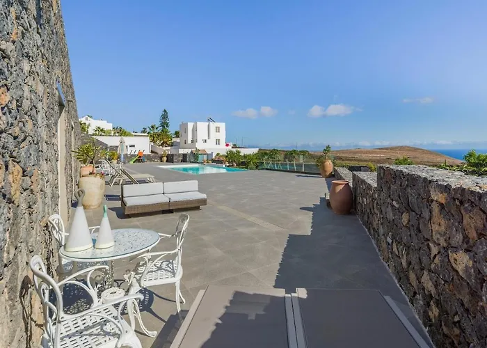 Con Piscina En Tías