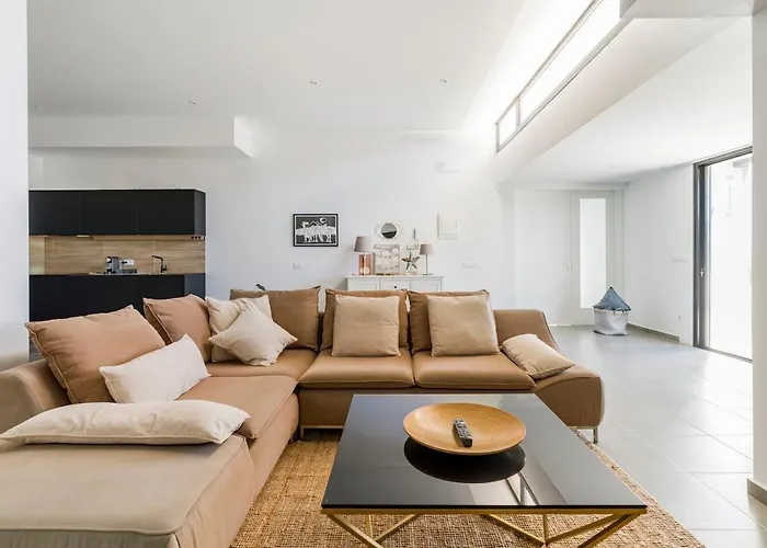 Con Piscina En * Tías